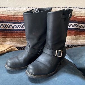 FRYE Engineer 8R boots in black